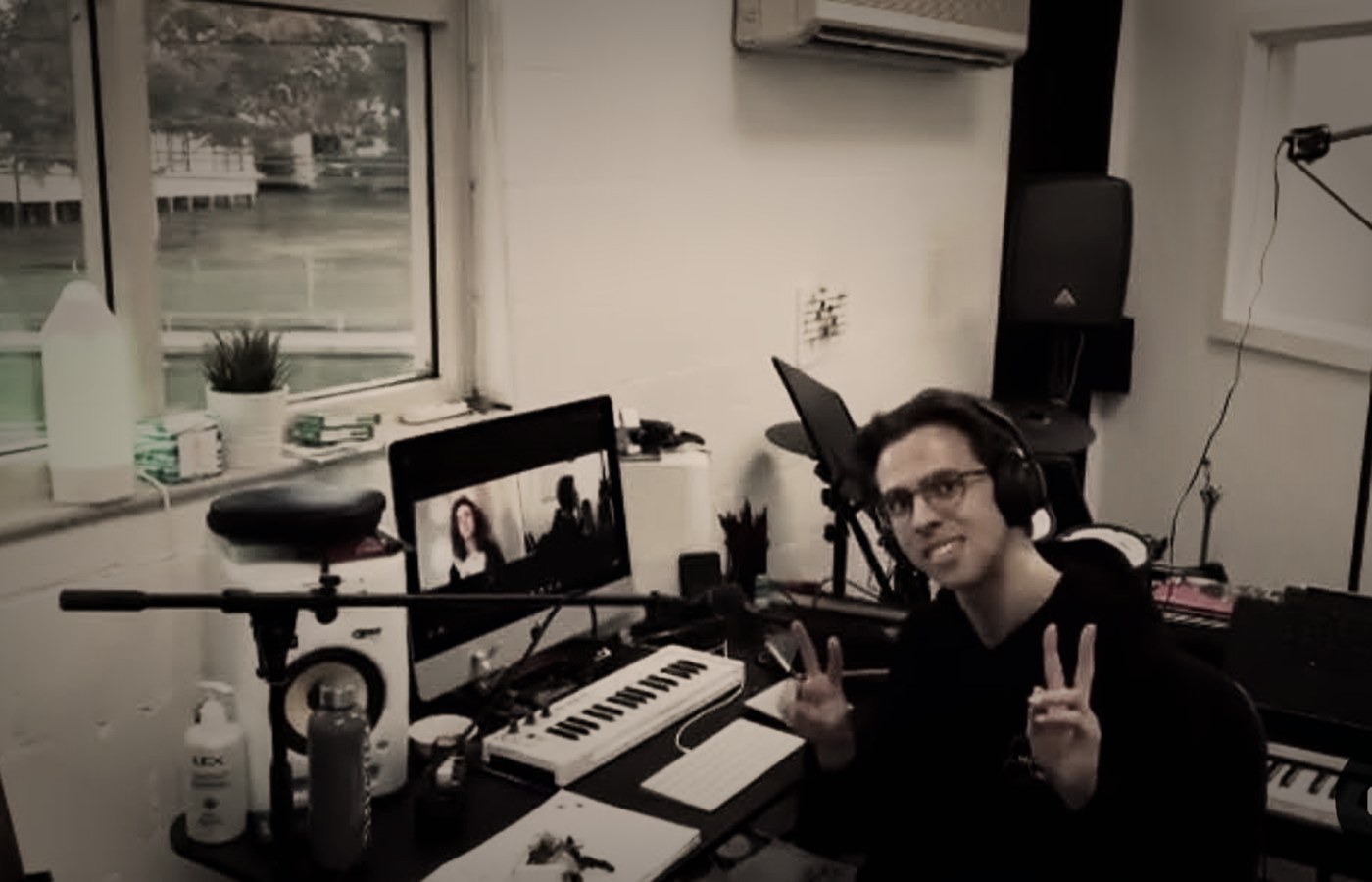 Jacob Wilkes teaching a lesson from his home studio
